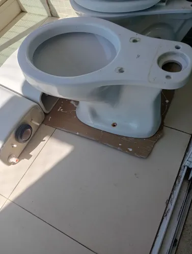 Vaso sanitário com caixa acoplada Deca