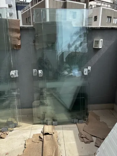 Portas de vidro com fechaduras