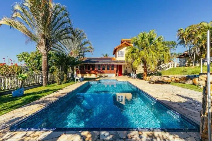 Casa/Chácara em Condomínio ( 2 casas que juntas somam 5 quartos/dormitórios, 5 banheiros e