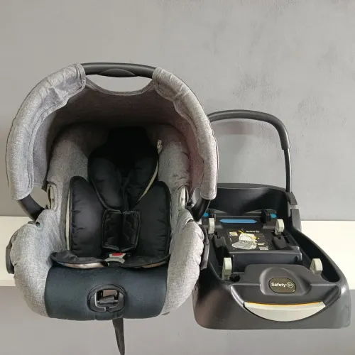 Bebê conforto Safety com base para carro Higienizado