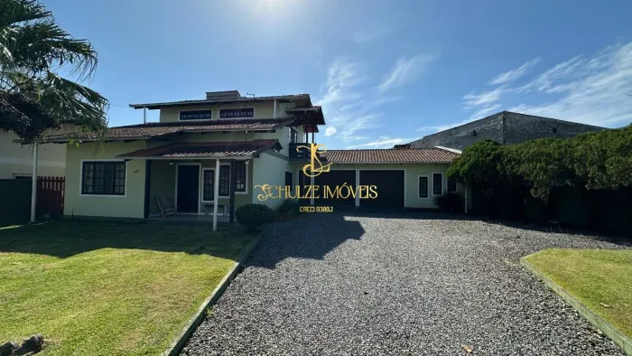 Sobrado próximo do Joinville Iate Club