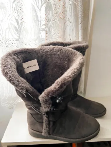Bota Forrada Lã Pelinho Marrom UGG Style 38 - Brechó Botas Santa Efigênia SP 
