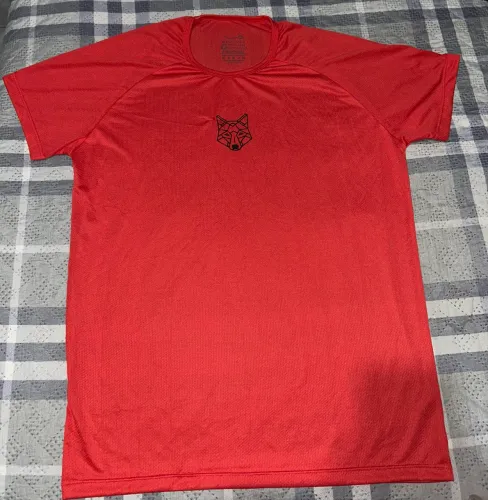 Camiseta esportiva da Wolf 