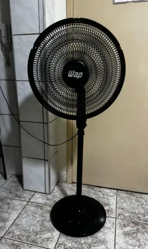Ventilador de coluna seminovo marca Wap