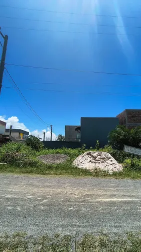 Lote plano 15x15, em condomínio fechado c/ saída para praia , vera cruz , ilha de Itapari