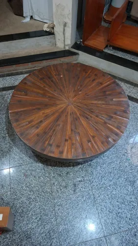 Mesa de centro redonda em madeira