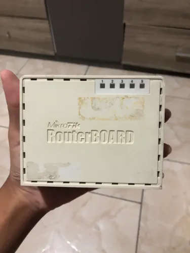 ROTEADOR MIKROTIK RB750