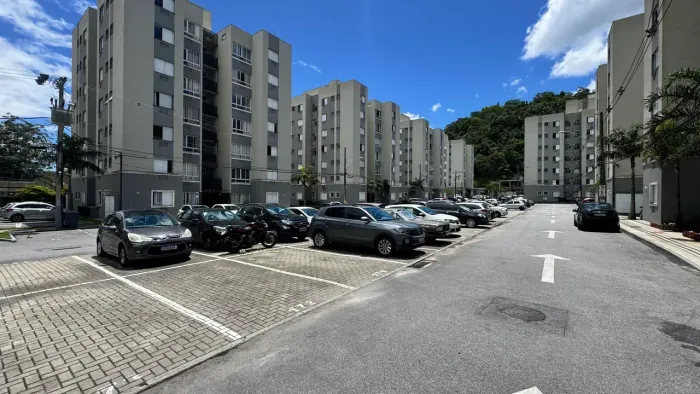 Apartamento à venda em condomínio no Quarteirão Italiano, Petrópolis/RJ, com 2 quartos (1
