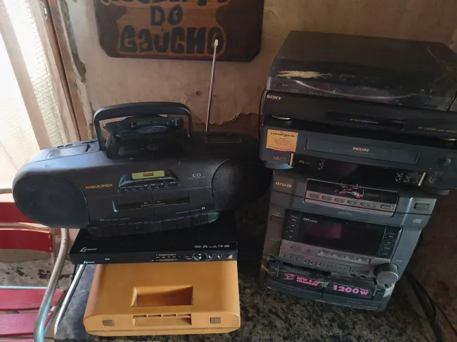 Rádio vídeo cassete 150