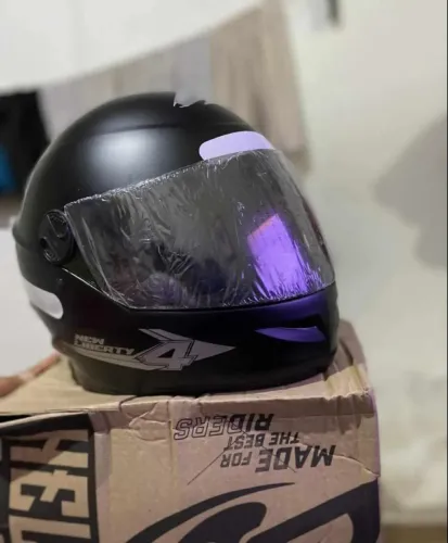 Capacete esportivo - ENT GRÁTIS