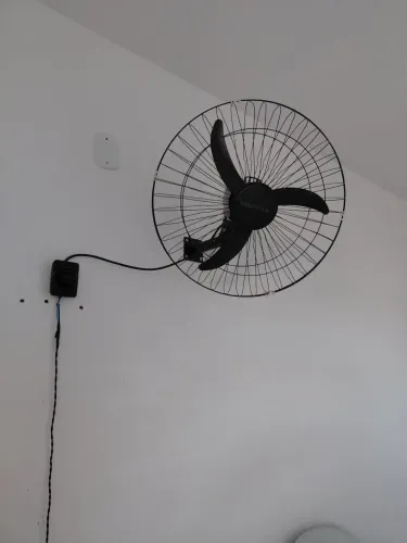 Ventilador grande de parede