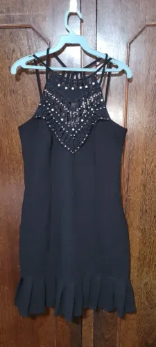 VESTIDO CREPE DE MALHA COM MIÇANGAS LINDO