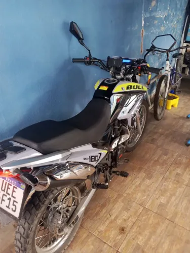 Troco essa moto em uma escuter de 150 cilindrada para Sima