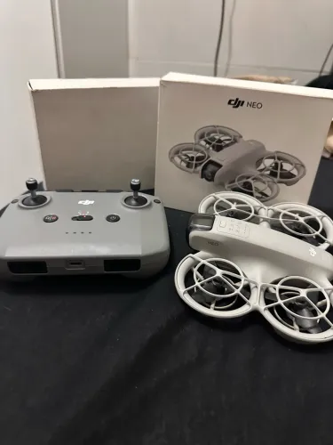 Drone DJI Neo com controle