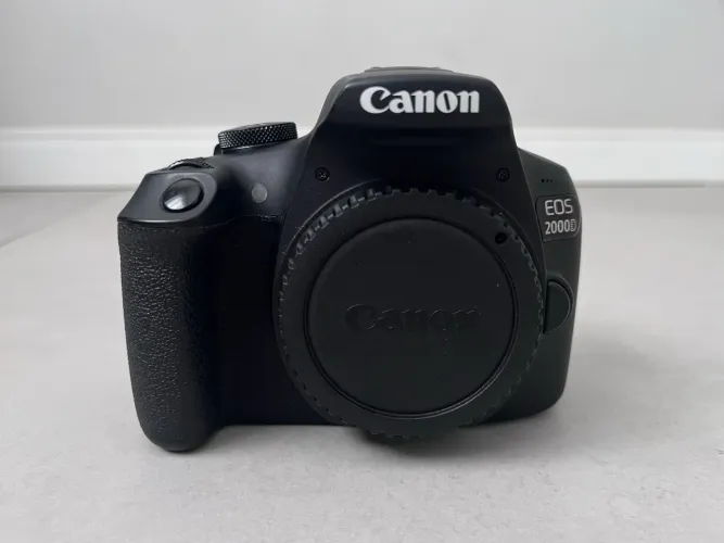 Câmera Canon 2000D (equivalente à Canon T7)