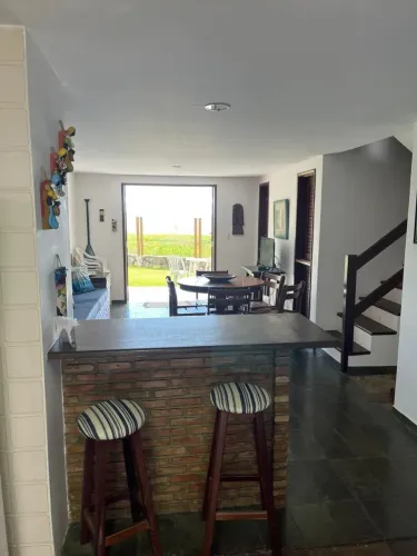 casa duplex temporada, 8 pessoas mais 3 crianças, pé na areia