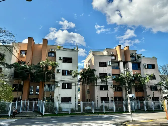 Apartamento amplo, com 3 dormitórios, 1 box, semi mobiliado no Santo Inácio