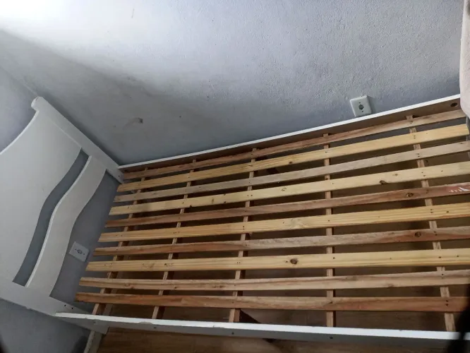 VENDO CAMA DE SOLTEIRO EM ÓTIMO ESTADO!