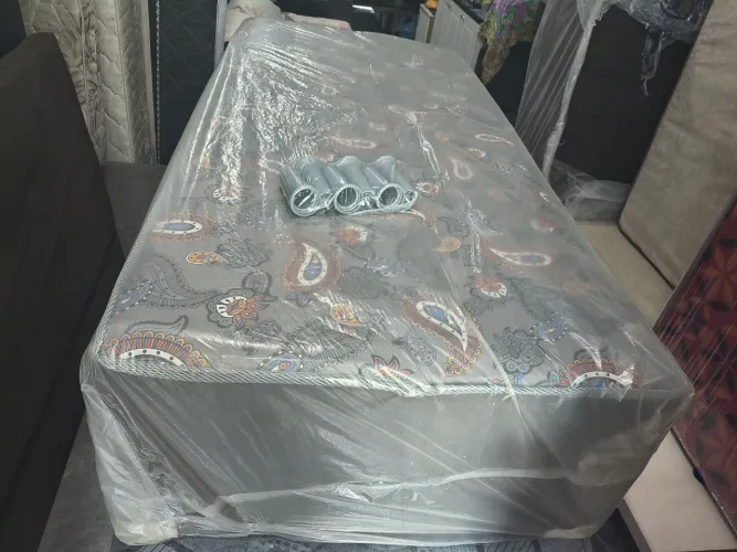 CAMA BOX SOLTEIRO ESPUMA NOVA R$330- ENTREGO