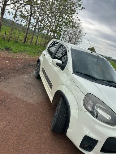 Fiat Uno Sporting Dualogic 1.4 EVO Flex 8V 4P 2015