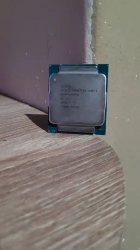 Intel Xeon E5-2620 v3