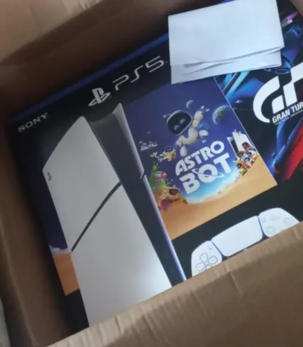 Playstation PS5 Slim c/ Astro Bot e Gran Turismo 7(852 GB) lacrado, na caixa