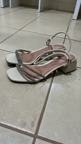 Vendo sandália salto baixo 