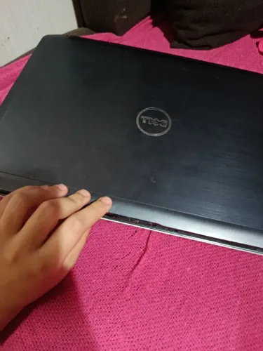 Notebook Dell com defeito - Para retirada de peças ou conserto (R$ 200)