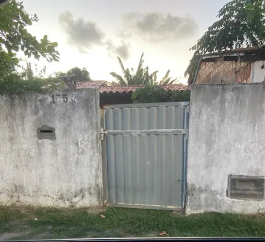 Casa num terreno 5 x 25, Na Rodovia dos Náufragos. 