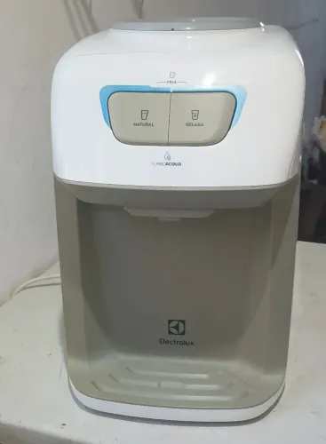 Bebedouro Electrolux novo 