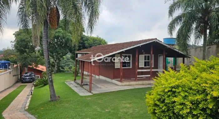 Chácara com 2 casas em Itatiba, 350m² de área privativa com Piscina, aceita permuta