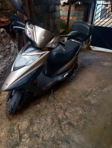 Moto econômica e boa !!!