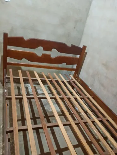 Cama completa sem o colchão, 250