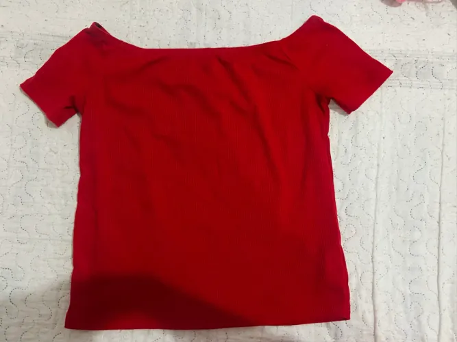 Três blusas caneladas