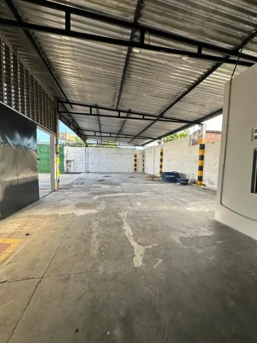 Imóvel para aluguel tem 1250 metros quadrados em Montese - Fortaleza - CE