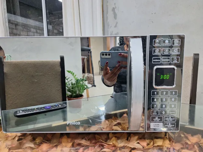 Vendo Micro-ondas da Philco espelhado 28l