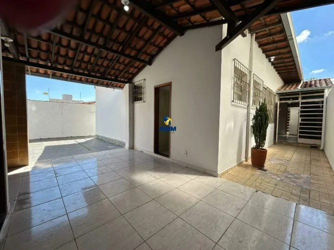Casa ampla para aluguel em Ouro Preto, BH 5 quartos, espaço comercial