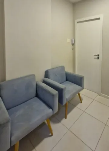 Vende-se duas poltronas.