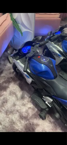 Moto elétrica novinha ! 12 v sem marca de uso