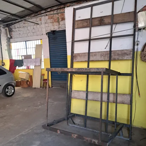 Estrutura de ferro p carregar ferro ou outros .