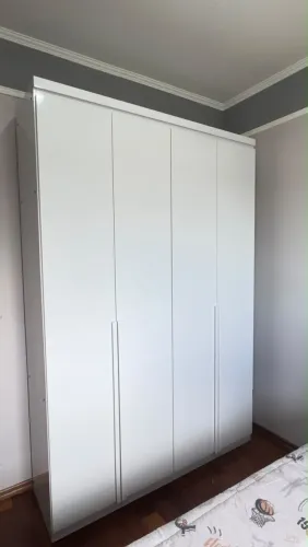 Vendo 2 guarda-roupas 100% MDF