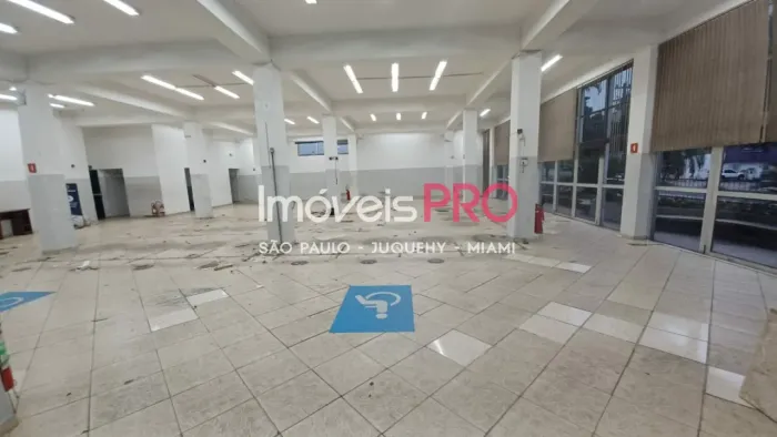 Prédio com 2.200 de construção, 4 andares, elevador, 45 vagas , vão livre nas salas