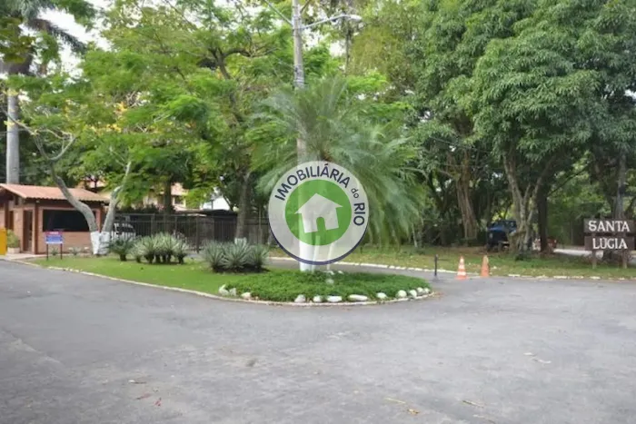 Terreno a venda no Cond Santa Lucia
