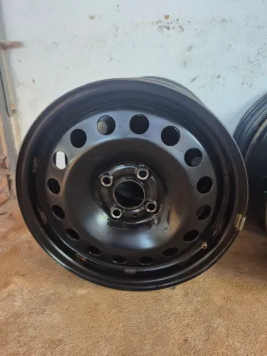 Roda de ferro aro 15 (Volkswagen Polo) na unidade