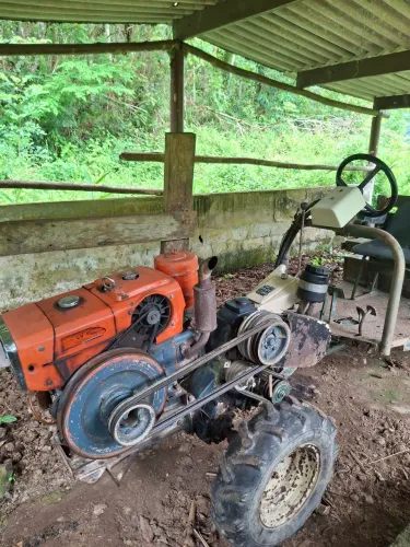 Tobata 14CV com carreta direção e embreagem adaptados - funcionando (tipo motor-trator)