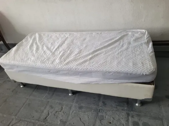 Cama box com colchão de solteiro