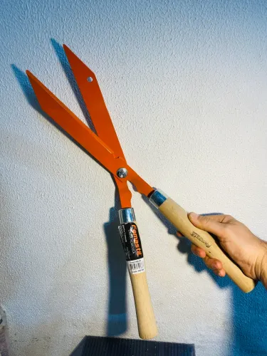 Tesoura cortar plantas/gramas Nova FAMASTIL