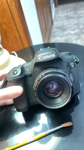 Máquina digital CANON Eos7D mark i . Valor pra sair logo