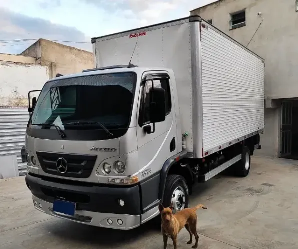 Mb Accelo 1016 2020 baú