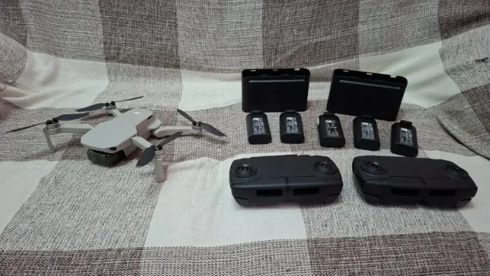 DJI Mavic Mini + 5 baterias e acessórios diversos